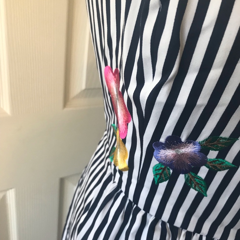 Dress - Picture 8 of 8